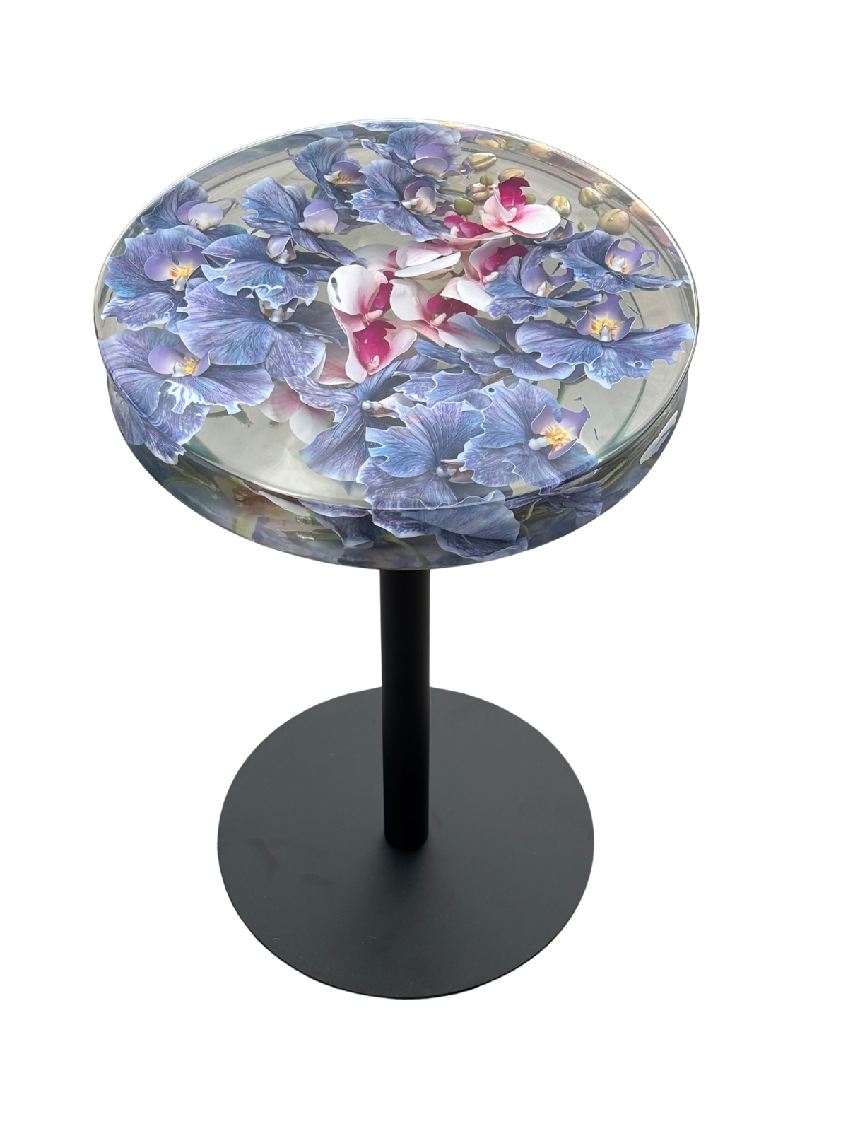 „Violet Orchid Dream“ – Runder Blumentisch mit eingefassten Orchideen in Epoxidharz