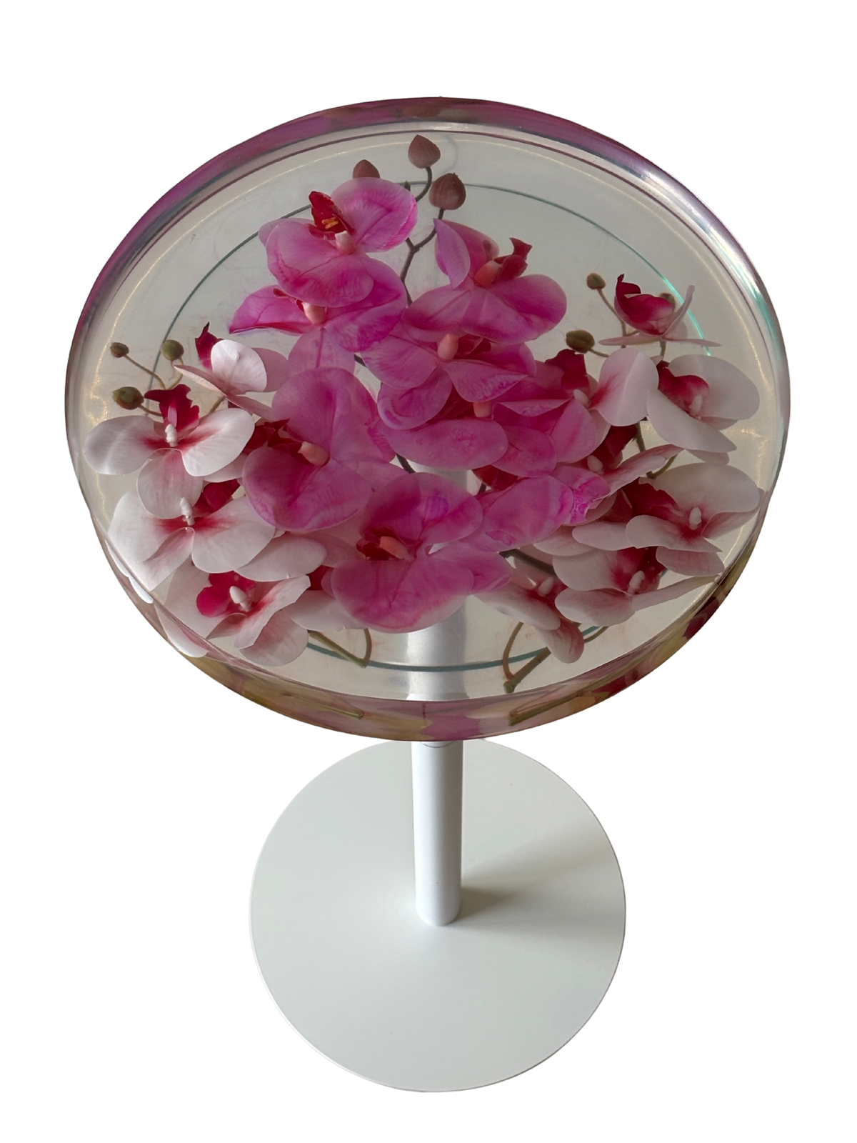 „Orchid Dream“ – Runder Blumentisch mit eingefassten Orchideen in Epoxidharz