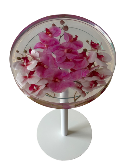 „Orchid Dream“ – Runder Blumentisch mit eingefassten Orchideen in Epoxidharz