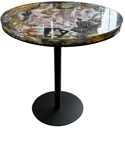 Gangsta Tisch – Bling, Blut, Bitcoin & Gangsterromantik